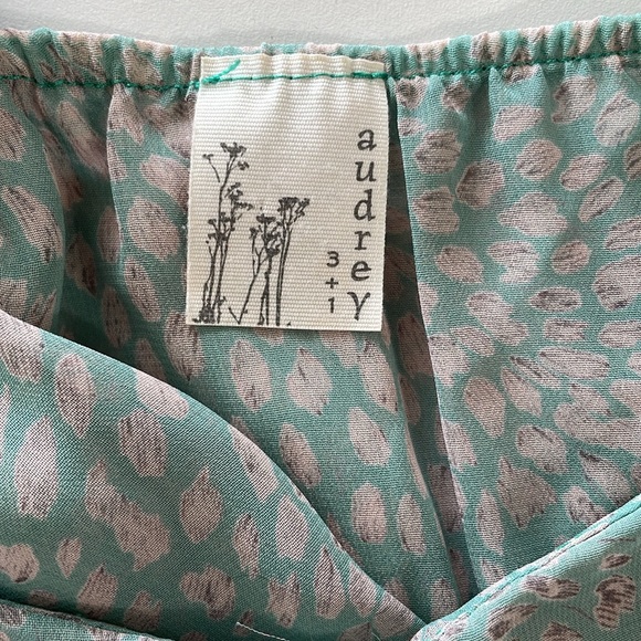 Flowy Tank Blouse - Picture 4 of 4